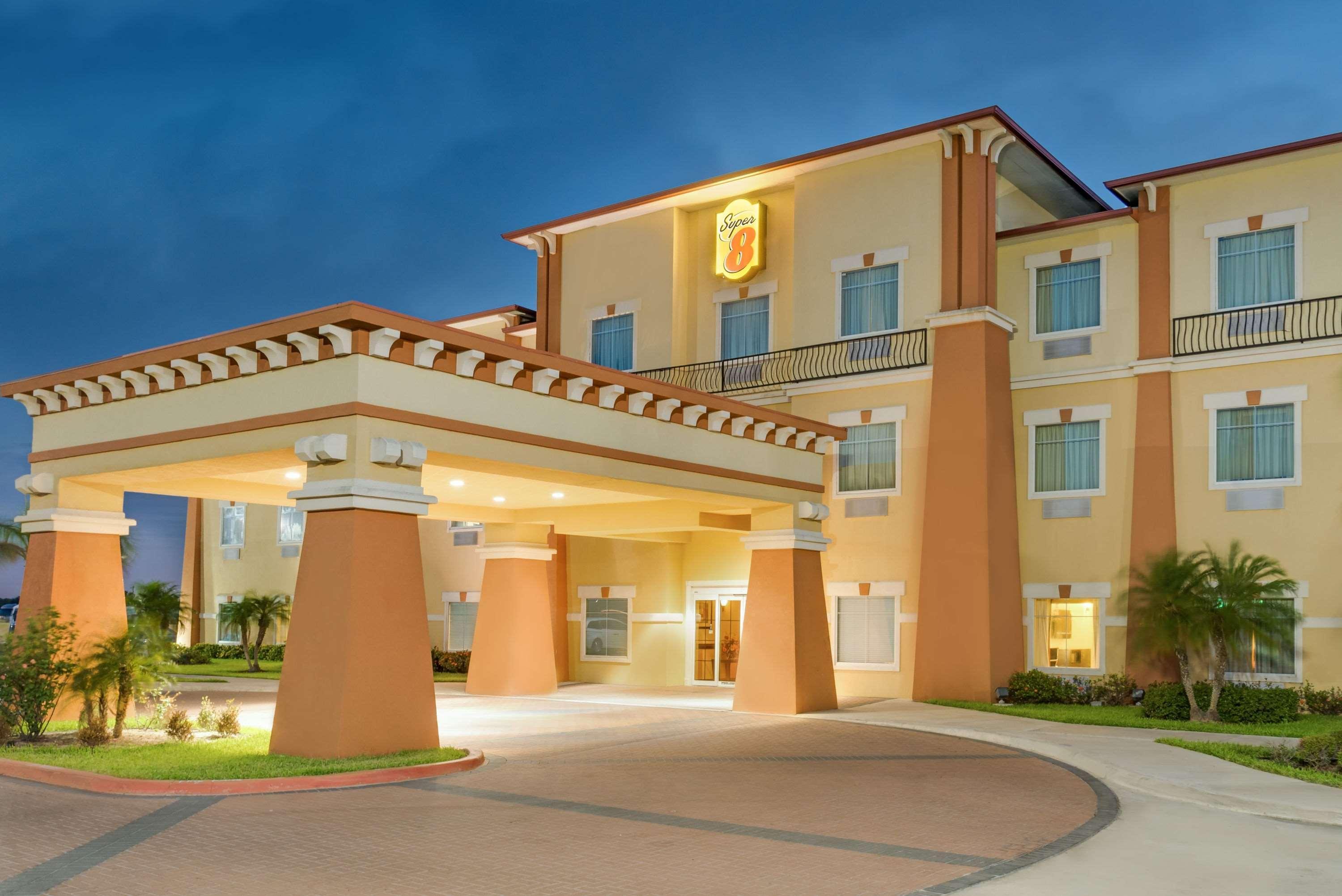 Super 8 By Wyndham Hidalgo At La Plaza Mall & Mcallen Airport Dış mekan fotoğraf