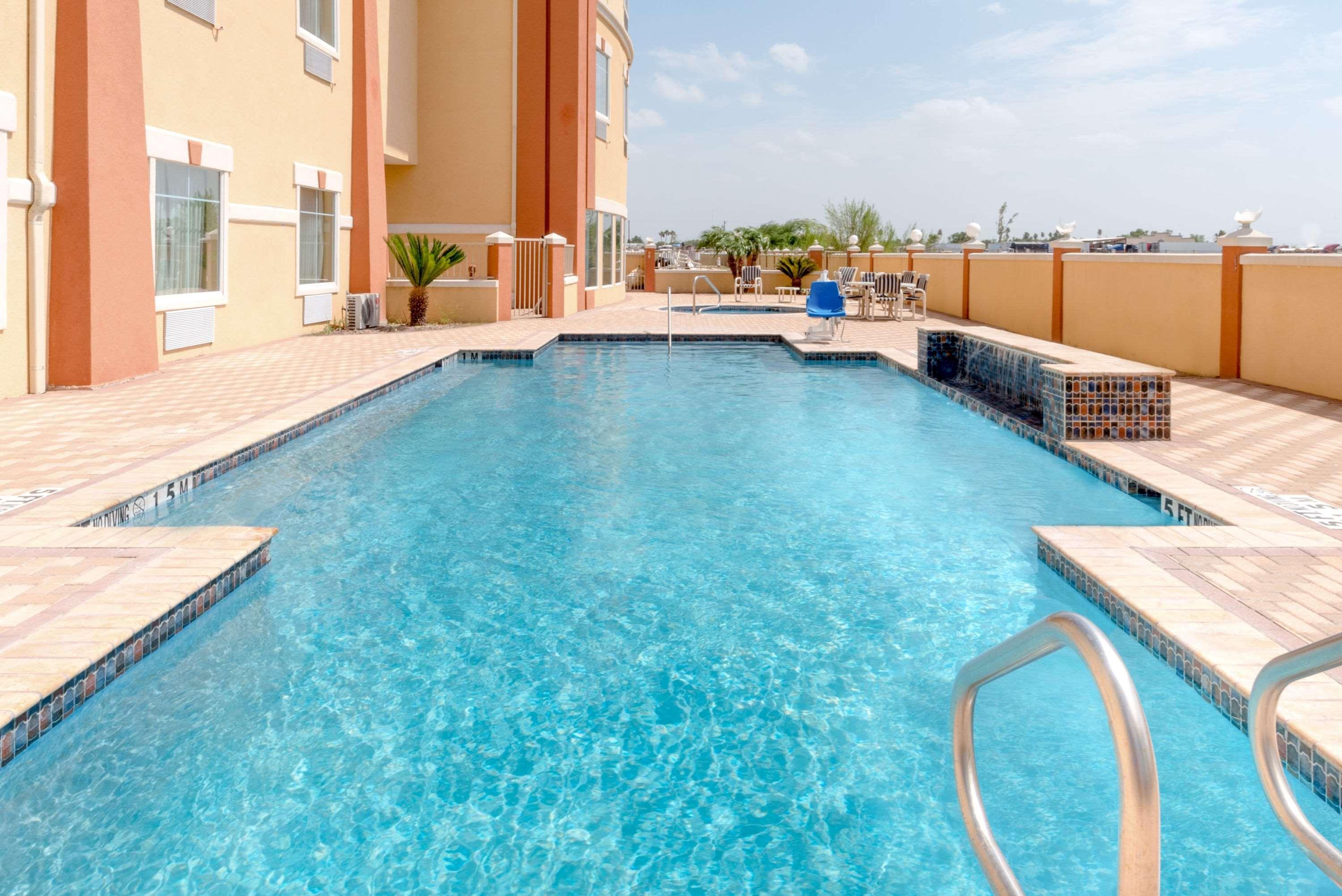 Super 8 By Wyndham Hidalgo At La Plaza Mall & Mcallen Airport Dış mekan fotoğraf