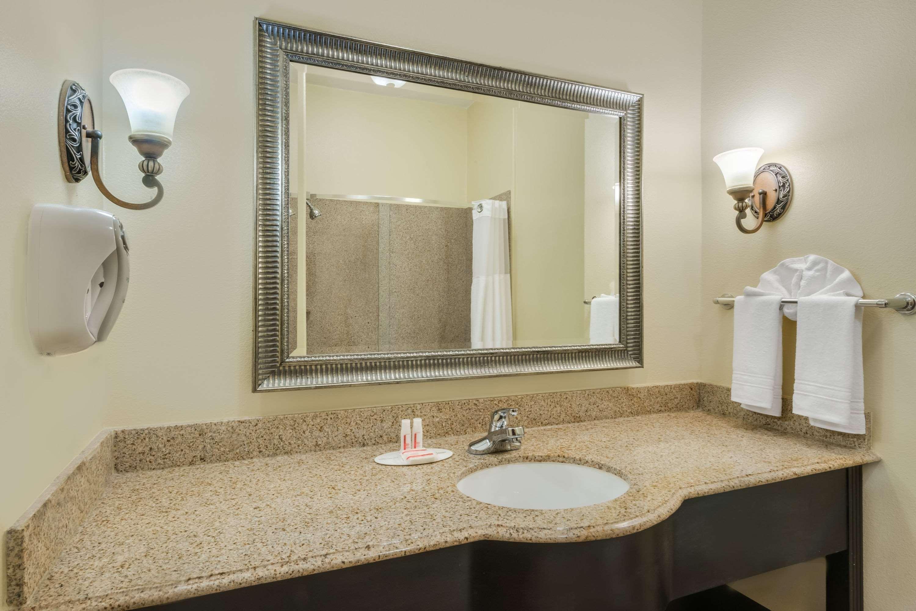 Super 8 By Wyndham Hidalgo At La Plaza Mall & Mcallen Airport Dış mekan fotoğraf