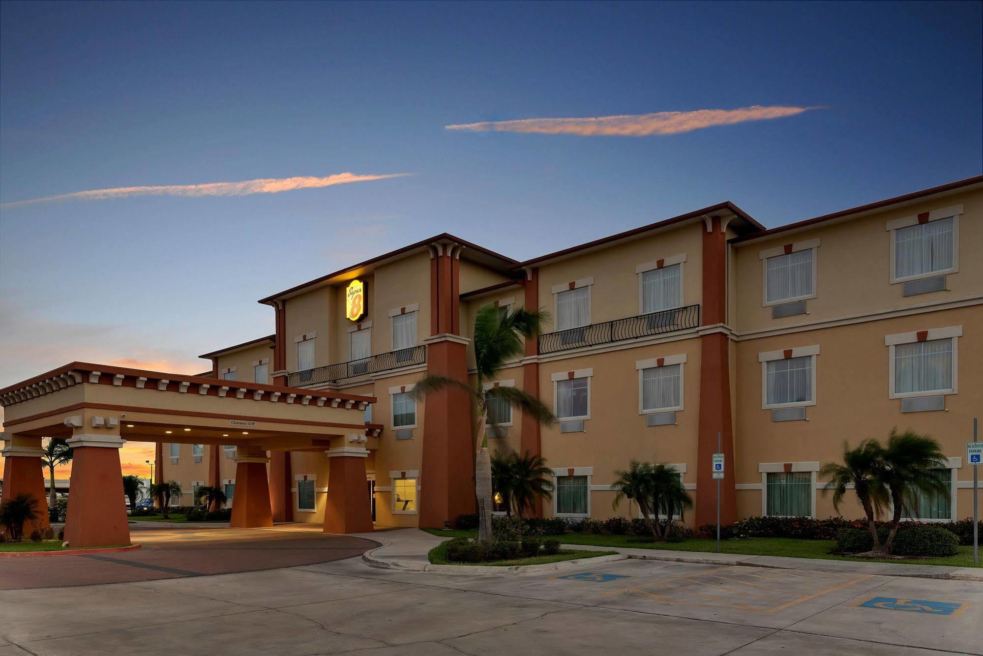 Super 8 By Wyndham Hidalgo At La Plaza Mall & Mcallen Airport Dış mekan fotoğraf